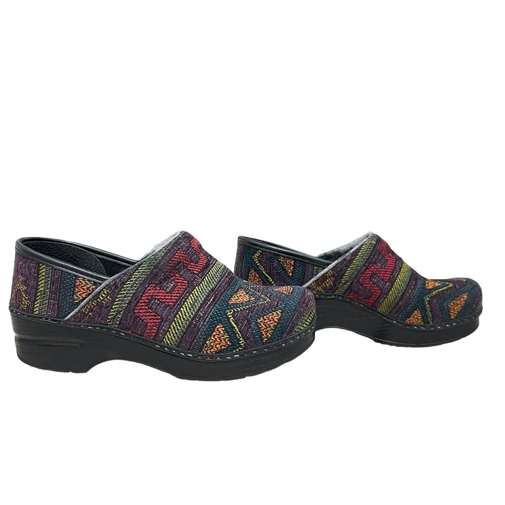 Dansko Profesional Made in Italy Tapestry Aztec print women’s clogs size 38 / 8